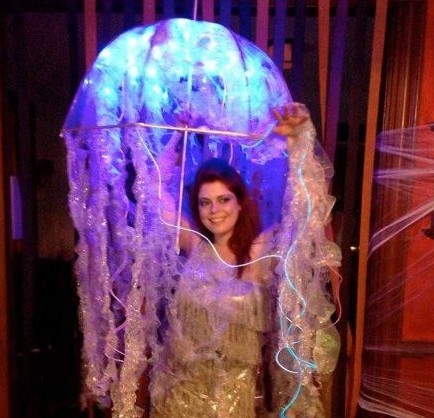 bio-luminescent-jellyfish-25424